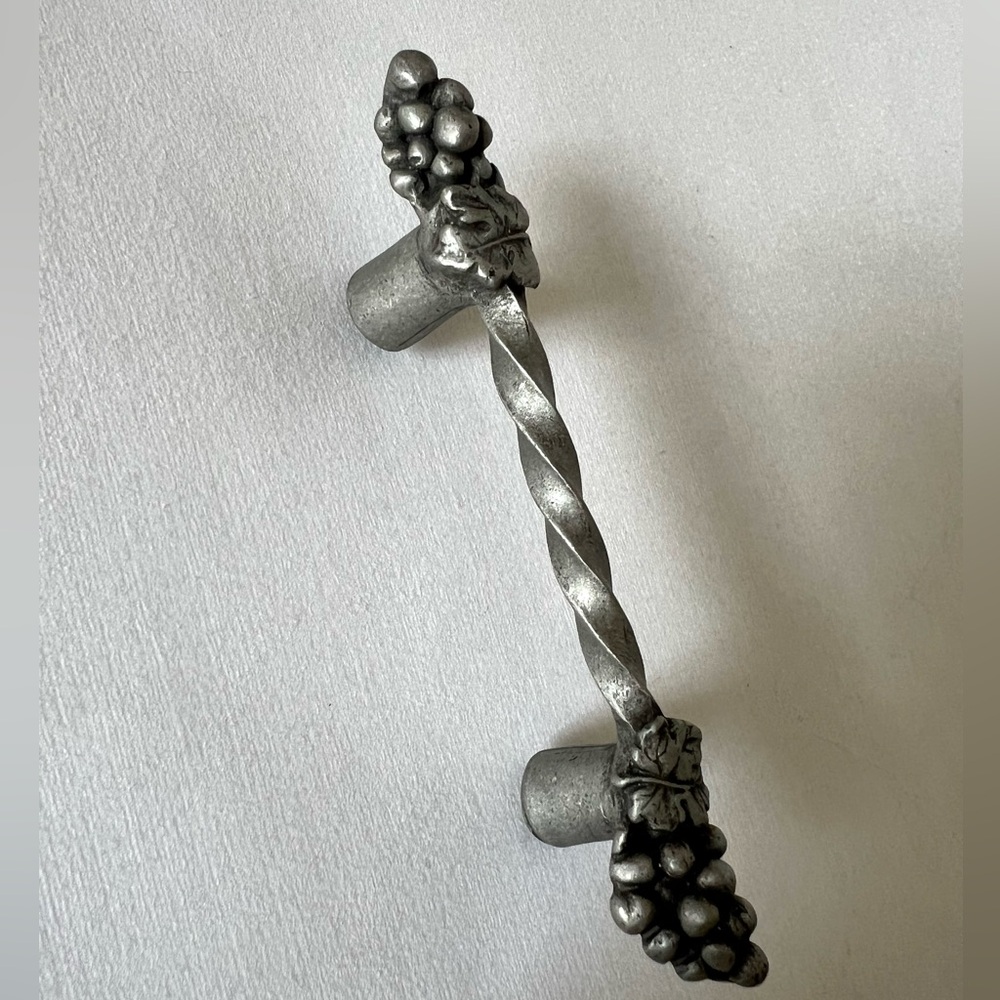 Cabinet drawer pull handle - grape theme - Picture 3 of 5